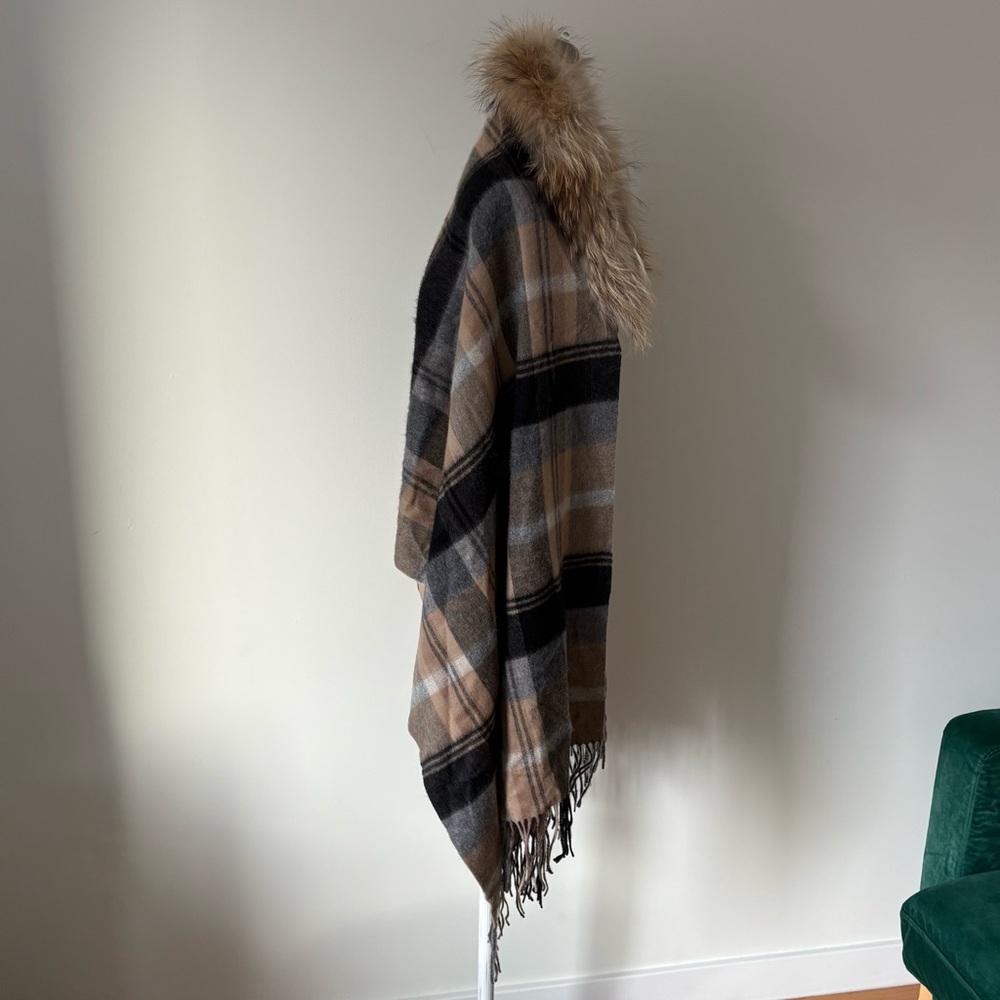 Linda Richards Luxury Cashmere Wool Removable Raccoon Fur Trim Plaid Wrap OS - Picture 6 of 9
